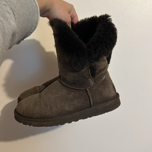 Women’s UGG boots - Picture 2 of 8